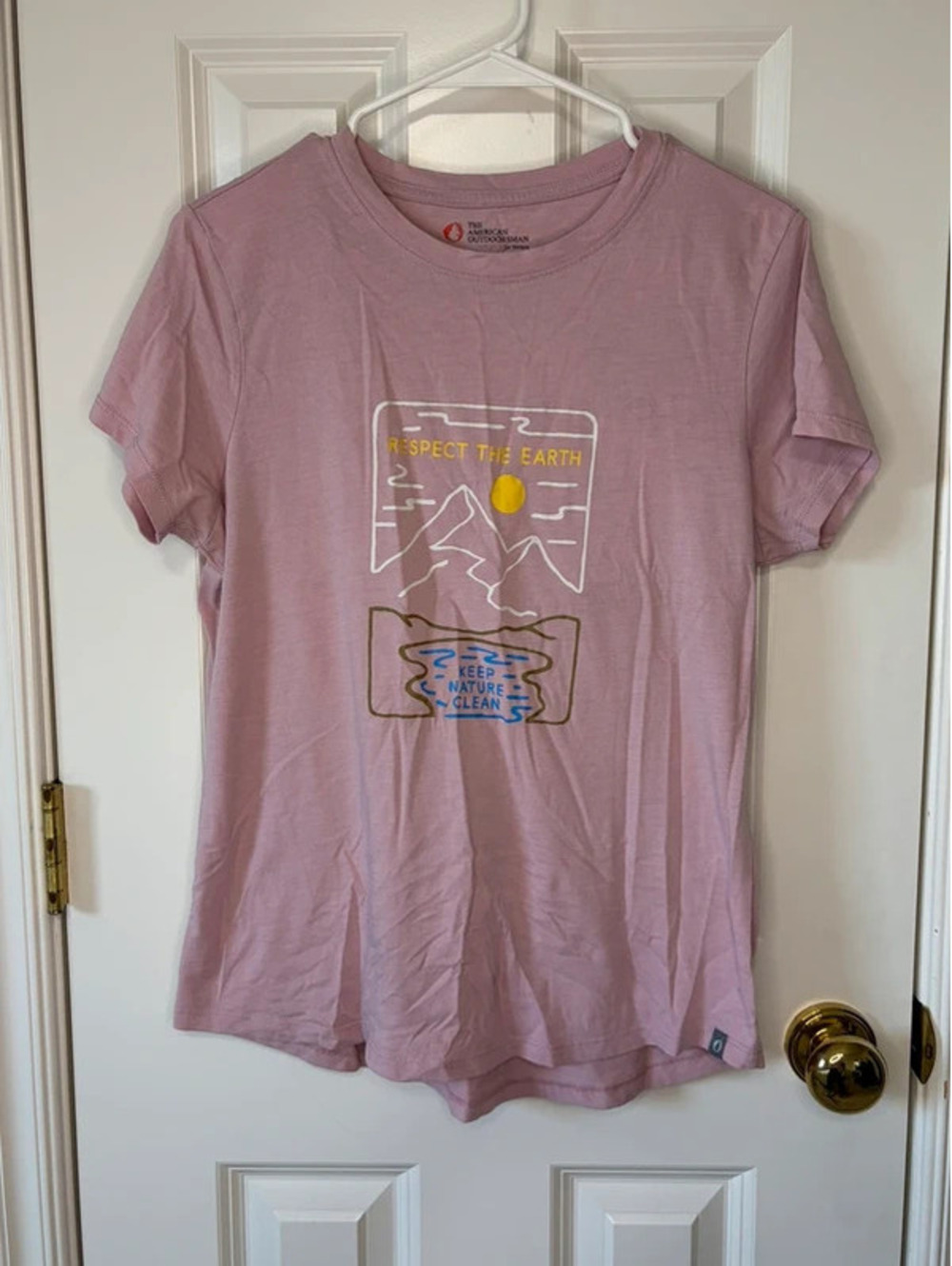 The American Outdoorsman Women’s Pink T-shirt size medium